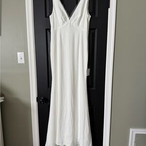 Elegant White Sleeveless Wedding Dress